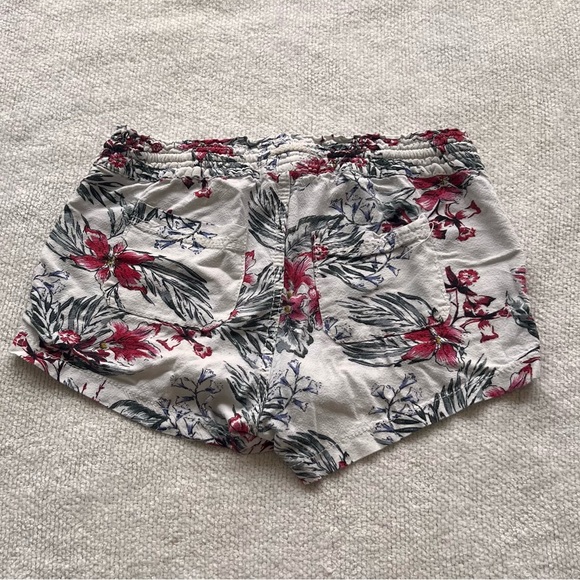 April Kiss Floral Shorts - Picture 3 of 4